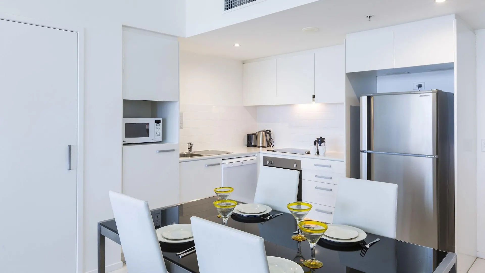 **** Aparthotel Ocean Pacific Resort - Official Broadbeach Australia