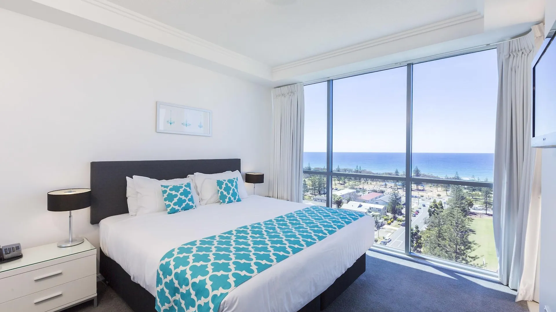 Ocean Pacific Resort - Official Broadbeach Aparthotel