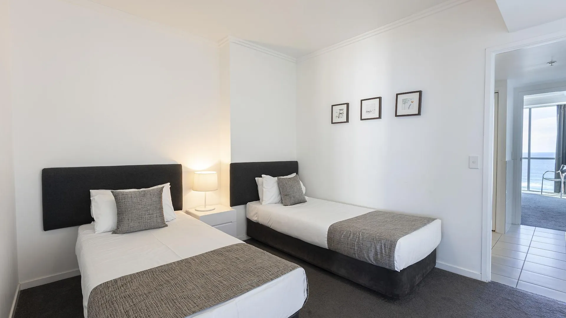 Ocean Pacific Resort - Official Broadbeach 4*,