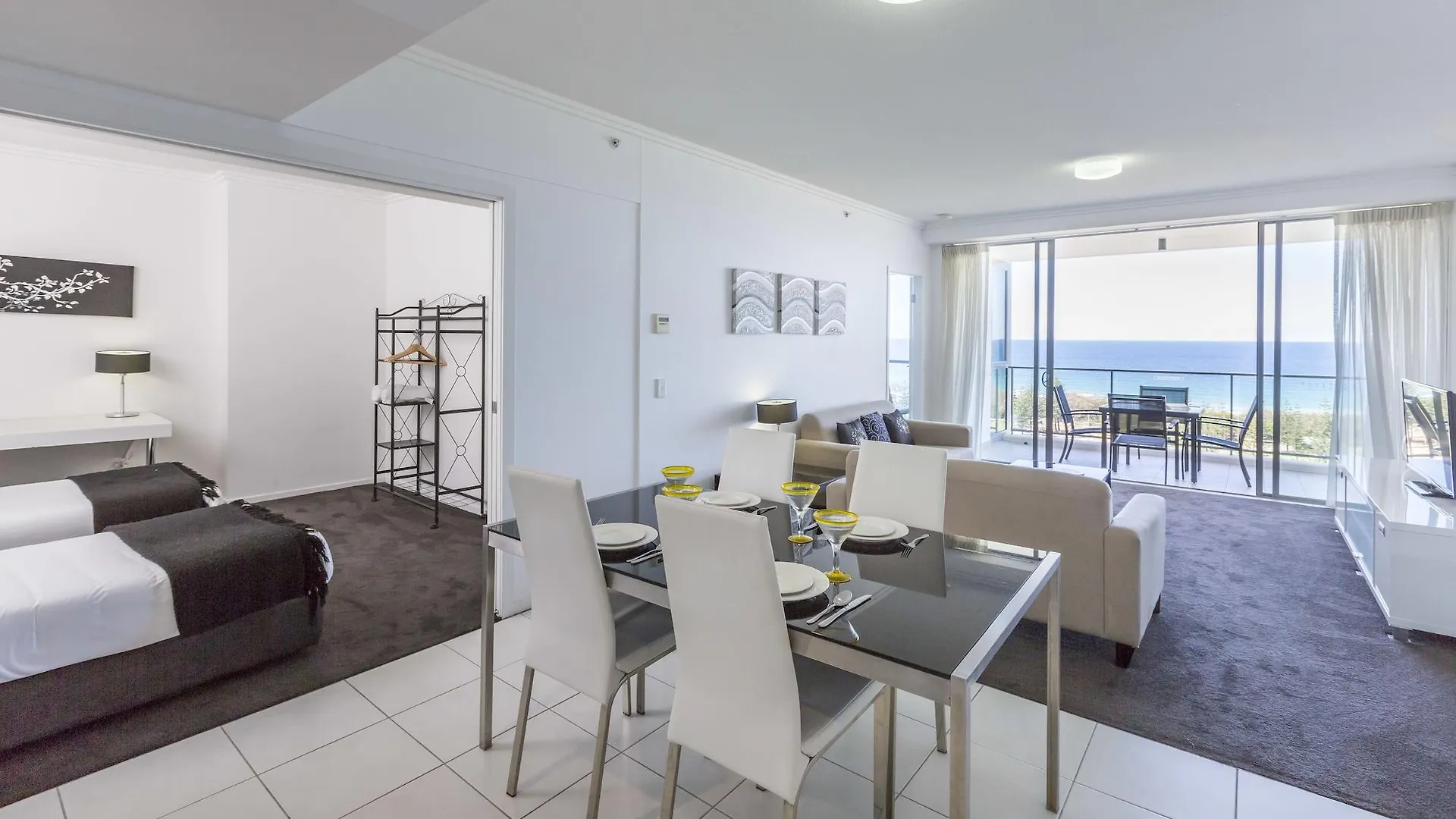 Ocean Pacific Resort - Official Broadbeach 4*,