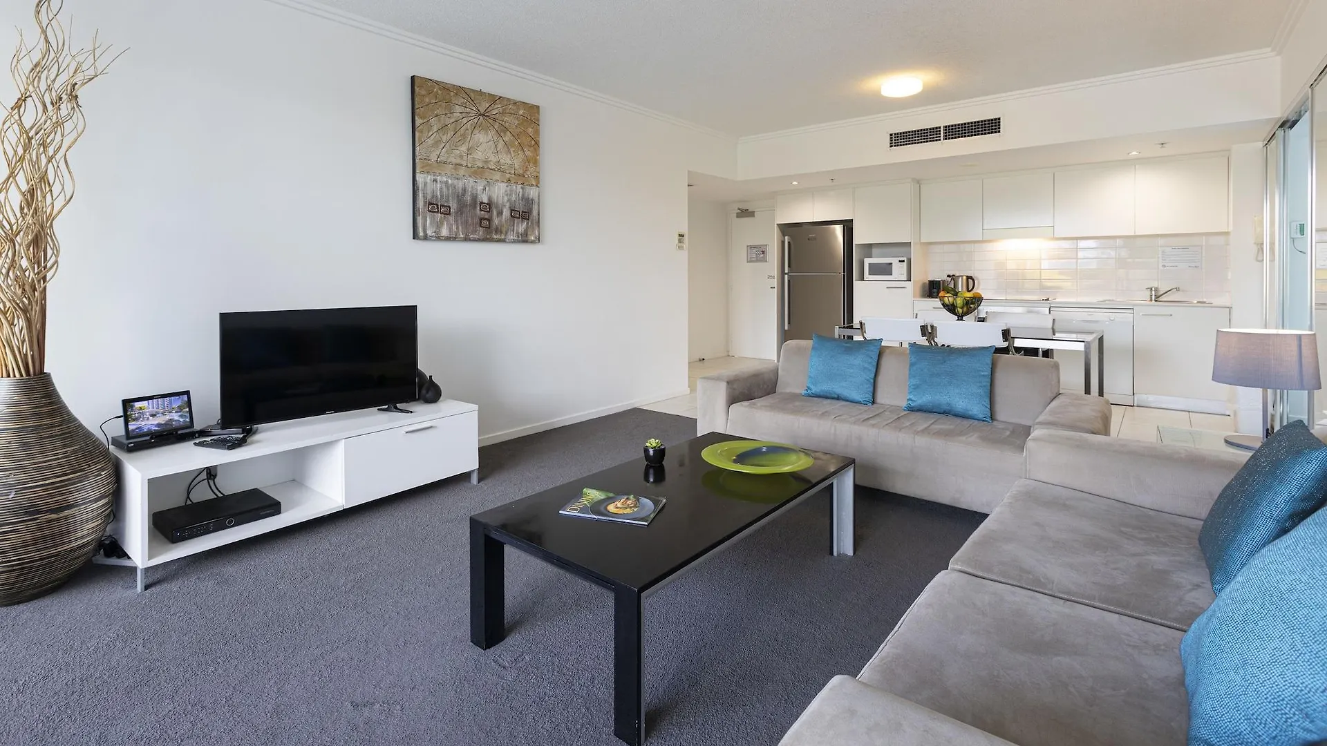 Ocean Pacific Resort - Official Broadbeach Aparthotel