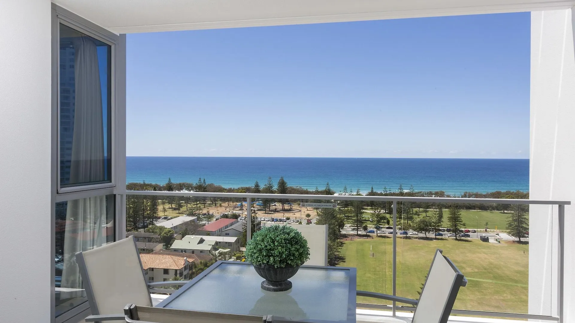 Ocean Pacific Resort - Official Broadbeach Aparthotel